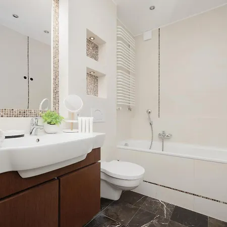 아파트 Luxury Three Bedroom With Parking & Balcony In Mokotow By Renters Prestige *