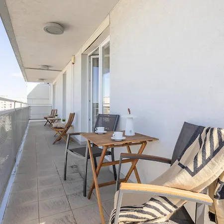 Luxury Three Bedroom With Parking & Balcony In Mokotow By Renters Prestige 아파트