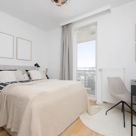 Luxury Three Bedroom With Parking & Balcony In Mokotow By Renters Prestige * 바르샤바