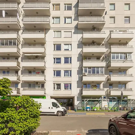 아파트 Luxury Three Bedroom With Parking & Balcony In Mokotow By Renters Prestige