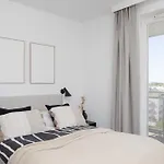 Luxury Three Bedroom With Parking & Balcony In Mokotow By Renters Prestige * ורשה