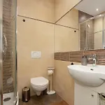Luxury Three Bedroom With Parking & Balcony In Mokotow By Renters Prestige * ורשה
