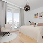 Luxury Three Bedroom With Parking & Balcony In Mokotow By Renters Prestige ורשה