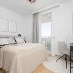 Luxury Three Bedroom With Parking & Balcony In Mokotow By Renters Prestige * ורשה