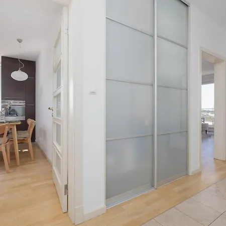Luxury Three Bedroom With Parking & Balcony In Mokotow By Renters Prestige アパート