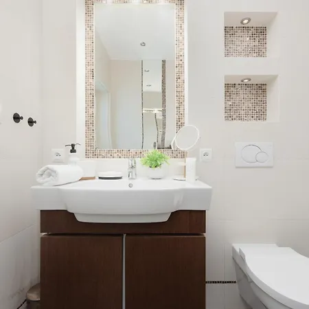 Luxury Three Bedroom With Parking & Balcony In Mokotow By Renters Prestige アパート *