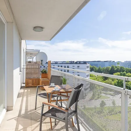 アパート Luxury Three Bedroom With Parking & Balcony In Mokotow By Renters Prestige ワルシャワ