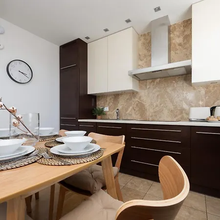 Luxury Three Bedroom With Parking & Balcony In Mokotow By Renters Prestige アパート ワルシャワ