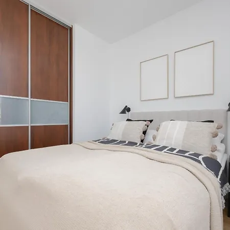 Luxury Three Bedroom With Parking & Balcony In Mokotow By Renters Prestige Διαμέρισμα